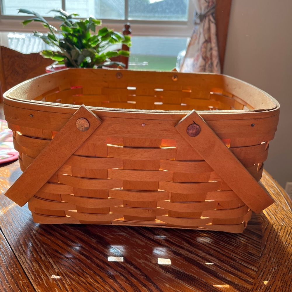 Longaberger Pie Basket with Handles Vintage 2002